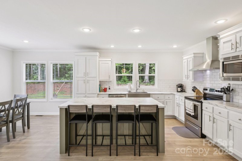 Property image 2 of 125 Ashford Drive in Holly Ridge, Olin, NC 28660