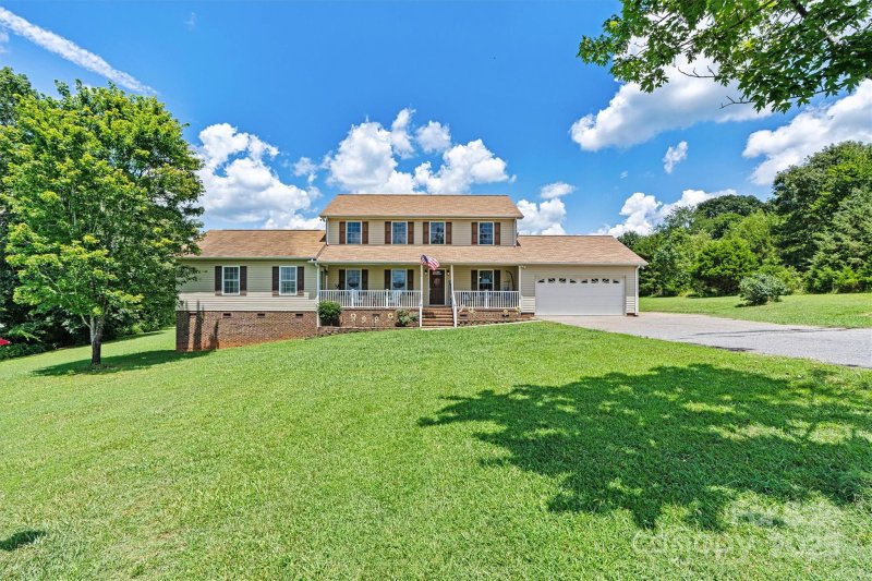 Property image 3 at 1310 Maple Lee Court, Crouse, NC 28033