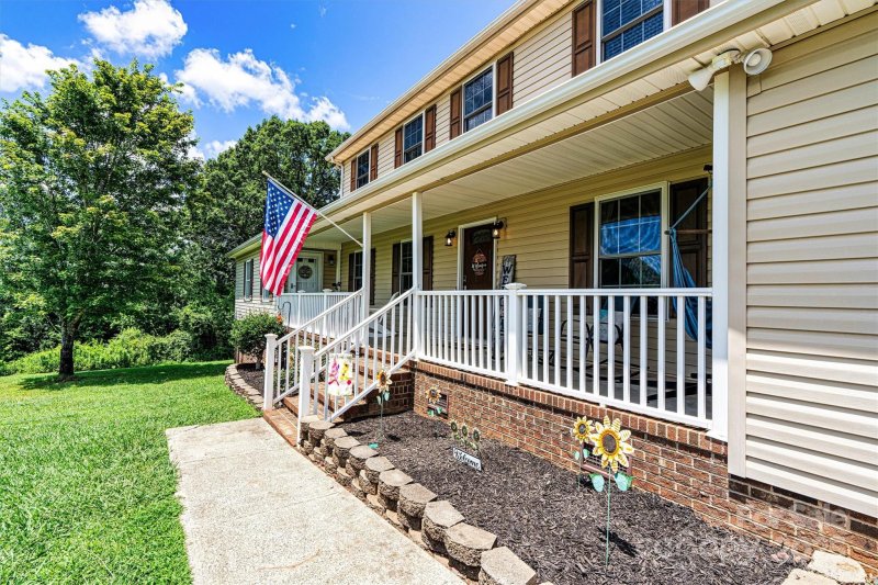 Property image 4 at 1310 Maple Lee Court, Crouse, NC 28033