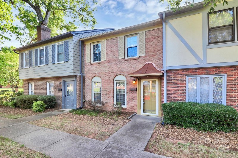 Property image 3 of 4500 Central Avenue in The Oaks, Charlotte, NC 28205