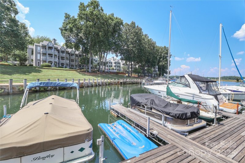 Property image 2 at 226 Northwest Drive, Davidson, NC 28036