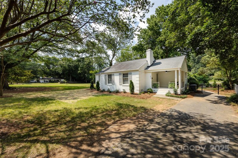 Property image 2 at 5815 Wedgewood Drive, Charlotte, NC 28210