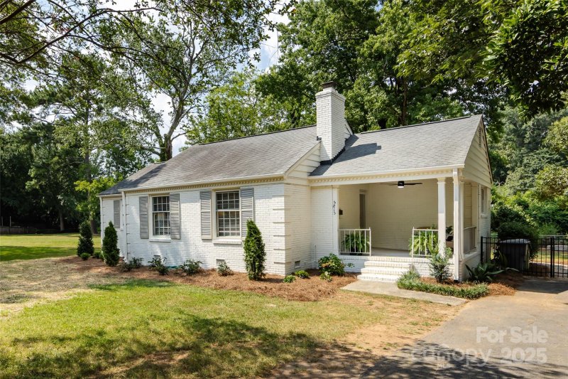 Property image 3 at 5815 Wedgewood Drive, Charlotte, NC 28210