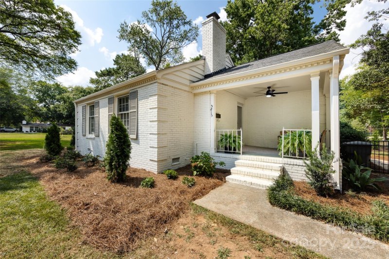 Property image 4 at 5815 Wedgewood Drive, Charlotte, NC 28210