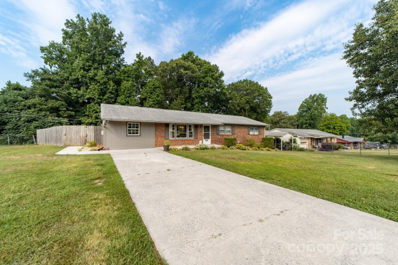 Property image 3 at 2509 Woodbridge Drive, Gastonia, NC 28056