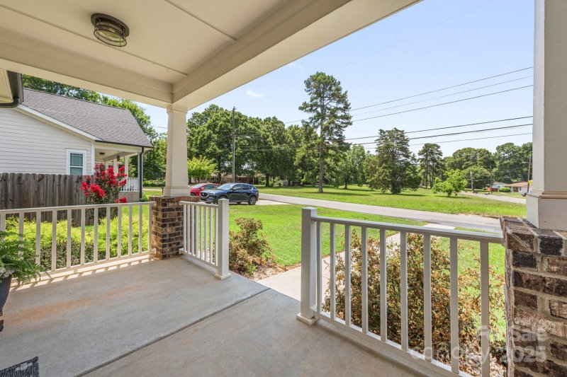 Property image 2 at 5305 Tarrywood Lane, Charlotte, NC 28205