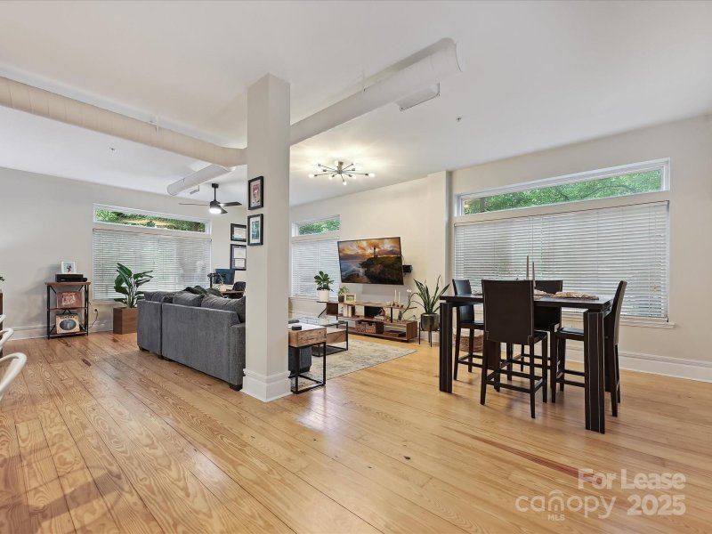 Property image 3 at 404 N Laurel Avenue, Charlotte, NC 28204