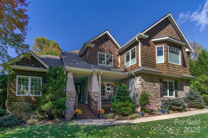 Property image 4 of 112 Twin Courts Drive in Reems Creek Golf Community, Weaverville, NC 28787