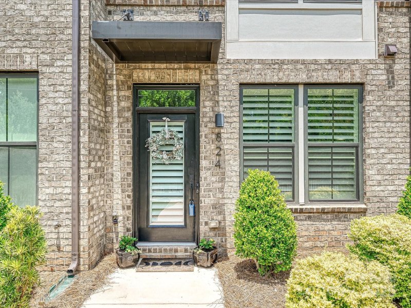 Property image 3 at 824 Broad River Lane, Charlotte, NC 28211