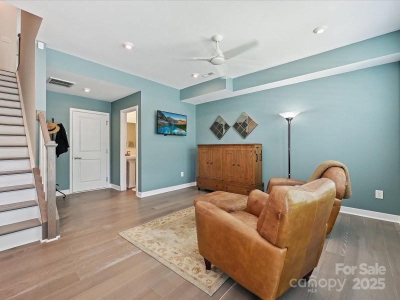 Property image 4 at 824 Broad River Lane, Charlotte, NC 28211