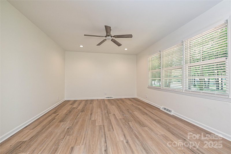 Property image 4 at 5121 Farm Pond Lane, Charlotte, NC 28212