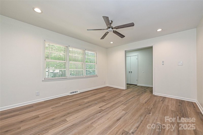 Property image 5 at 5121 Farm Pond Lane, Charlotte, NC 28212