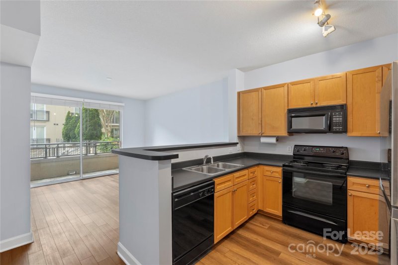 Property image 4 at 1315 East Boulevard, Charlotte, NC 28203