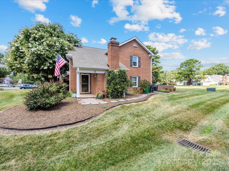 Property image 2 at 9237 N Vicksburg Park Court, Charlotte, NC 28210