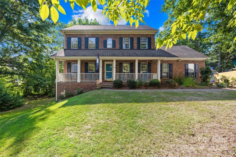 Claiborne Woods, Charlotte Community