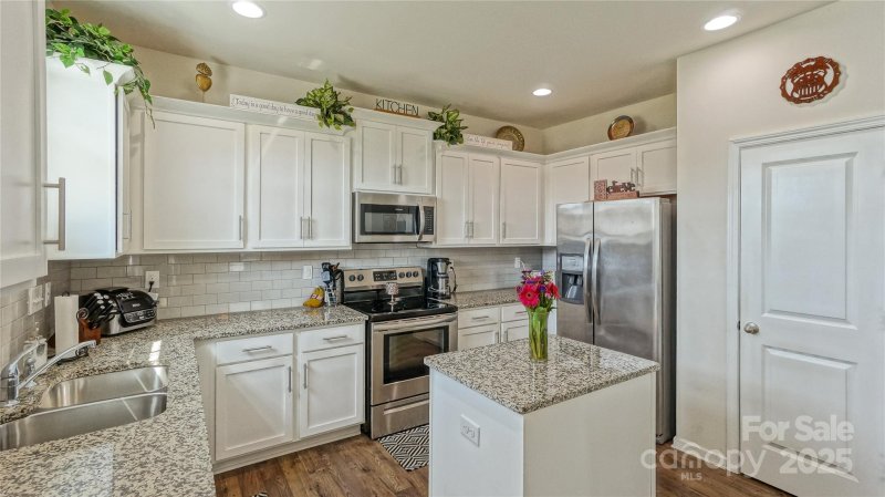 Property image 5 of 1130 Rock Haven Drive in Sutton Farms, Charlotte, NC 28216