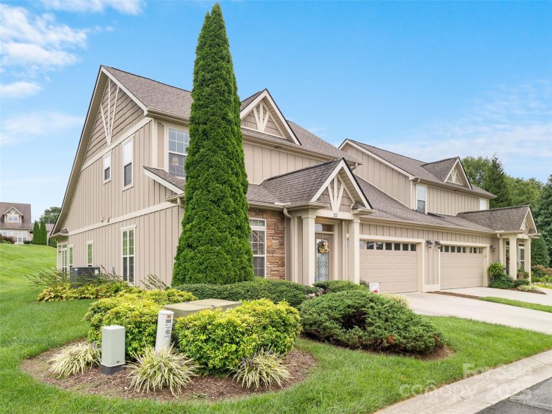 Property image 3 of 22 Florian Lane in Village at Windstone, Fletcher, NC 28732