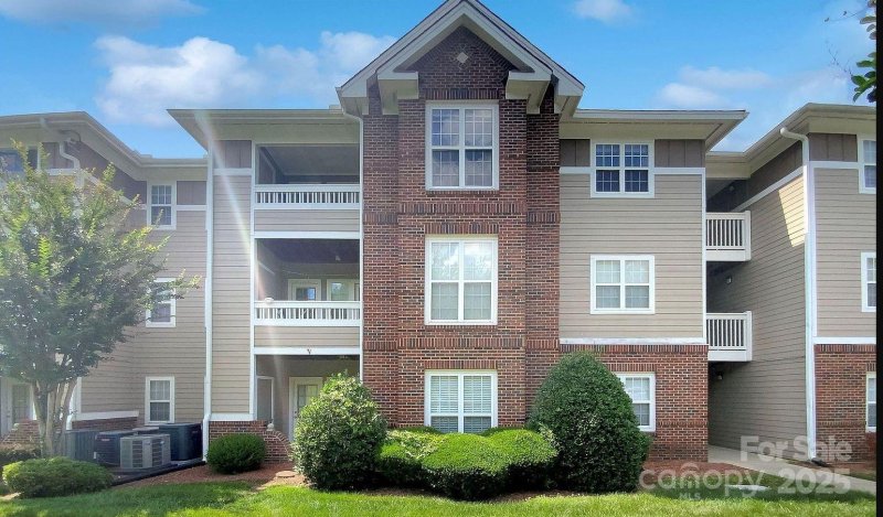 Campus Walk, Charlotte Community