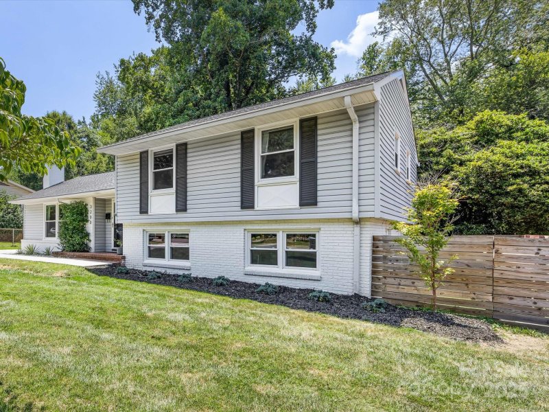 Property image 3 at 3200 Spring Valley Road, Charlotte, NC 28210