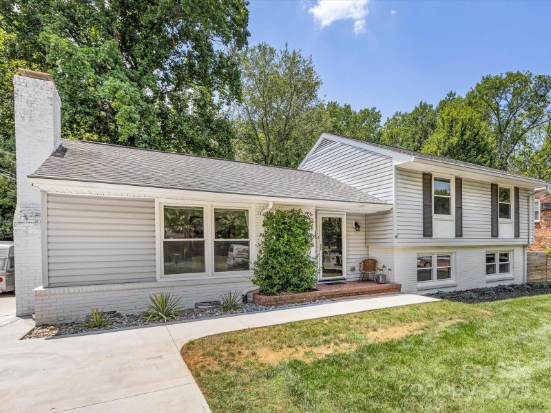 Property image 4 at 3200 Spring Valley Road, Charlotte, NC 28210