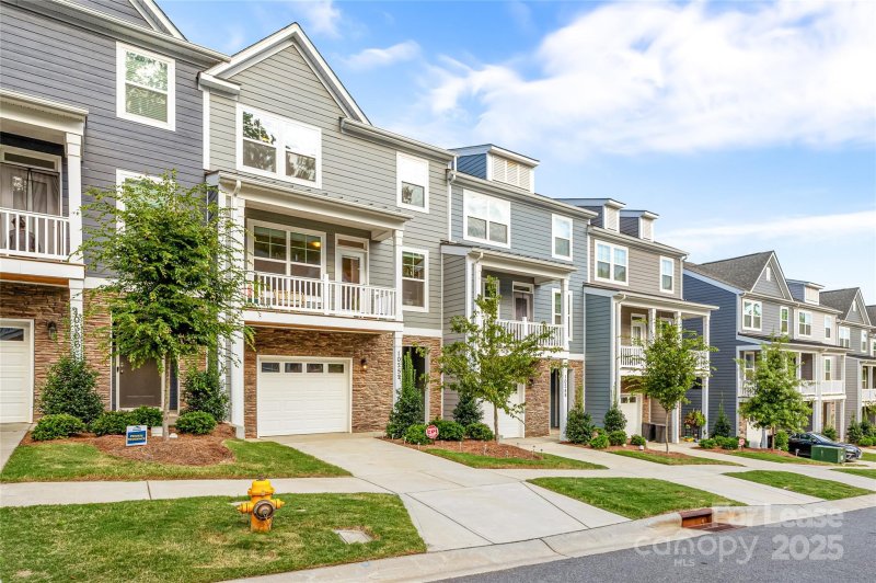 Property image 3 of 10252 Glenmere Creek Circle in Glenmere, Charlotte, NC 28262