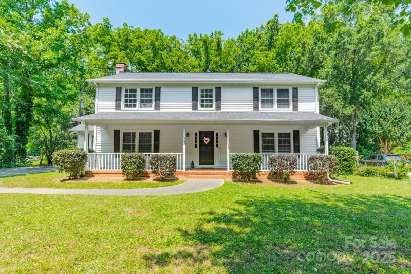 Property image 2 of 7309 Leesburg Road in Ravenwood, Charlotte, NC 28215