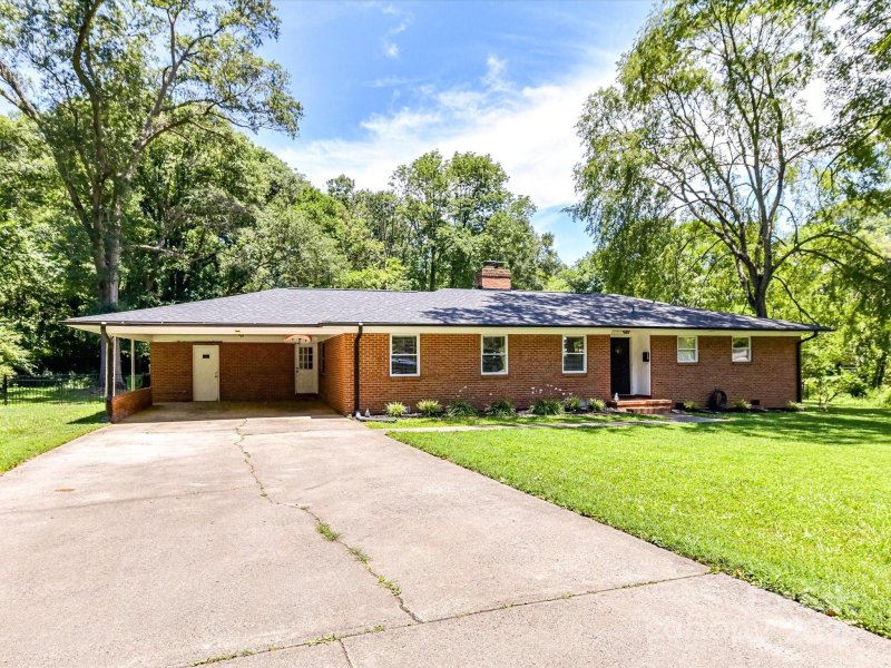 Property image 4 at 240 Cedar Lane, Mount Holly, NC 28120