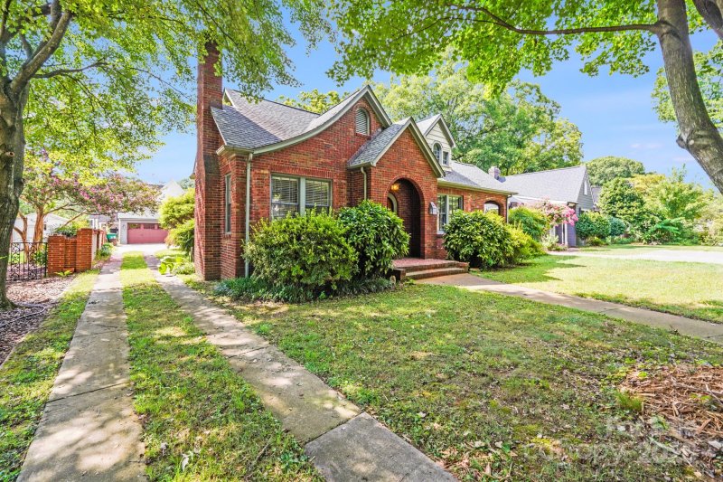 Property image 3 of 2928 Park Road in Sedgefield, Charlotte, NC 28209