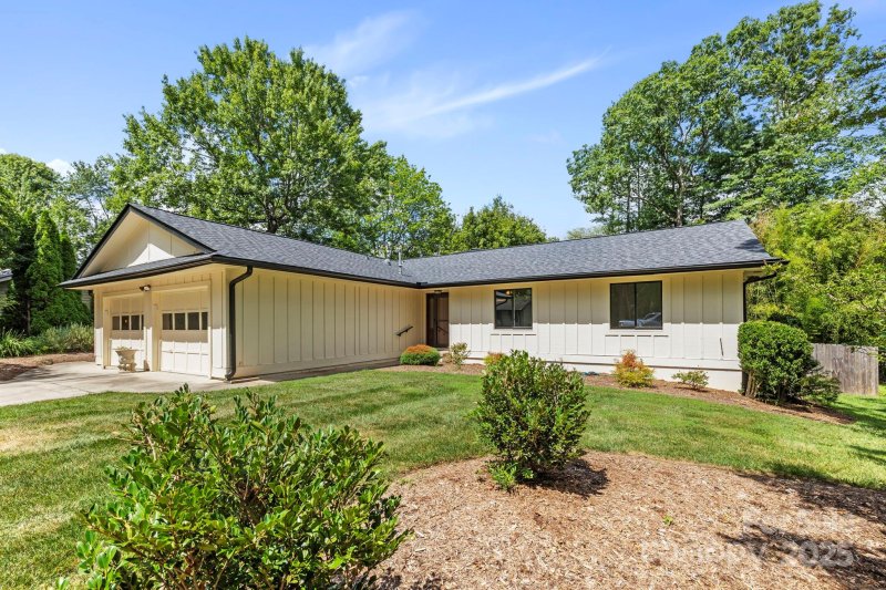 Property image 2 at 19 Golden Oaks Lane, Fletcher, NC 28732