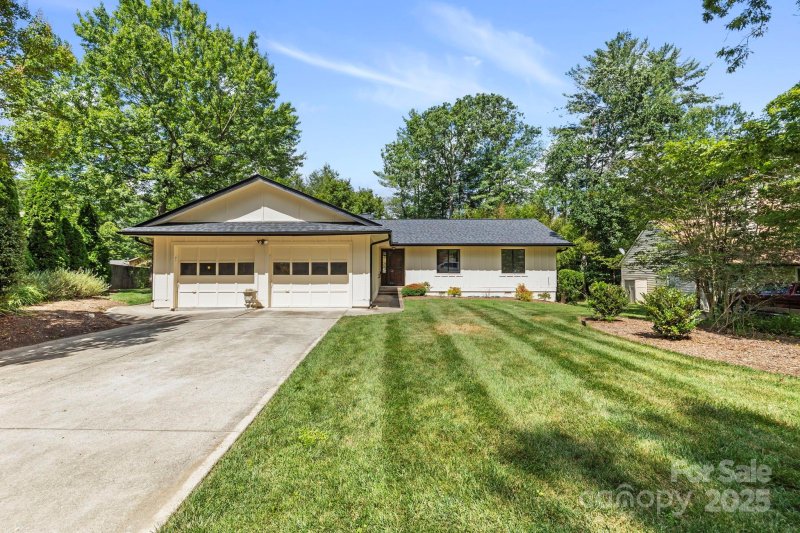 Property image 3 at 19 Golden Oaks Lane, Fletcher, NC 28732