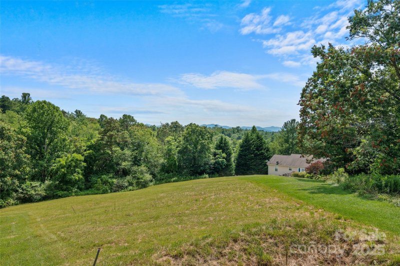 Property image 3 of 113 Grandview Ridge Drive in Grandview Knoll, Alexander, NC 28701