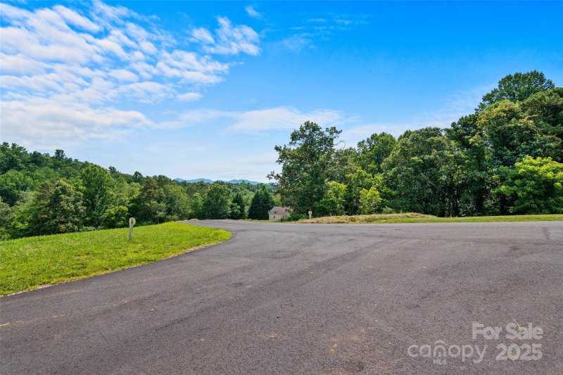 Property image 4 of 113 Grandview Ridge Drive in Grandview Knoll, Alexander, NC 28701