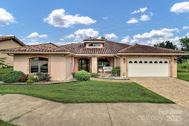 Property image 2 of 44 Pacifico Drive in Bonito Ocaso in Crowell Farms, Asheville, NC 28806