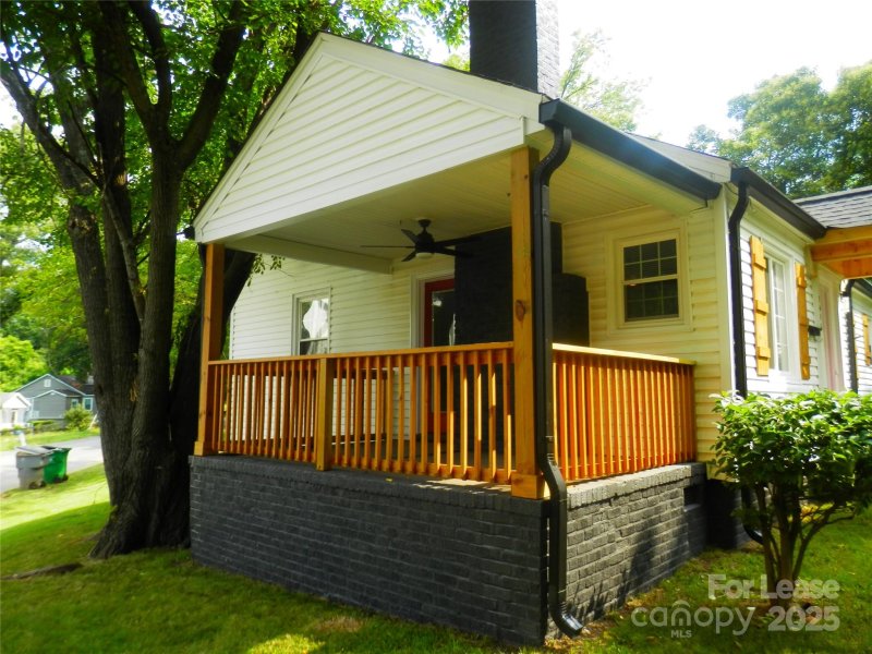 Property image 3 at 1416 Effingham Road, Charlotte, NC 28208