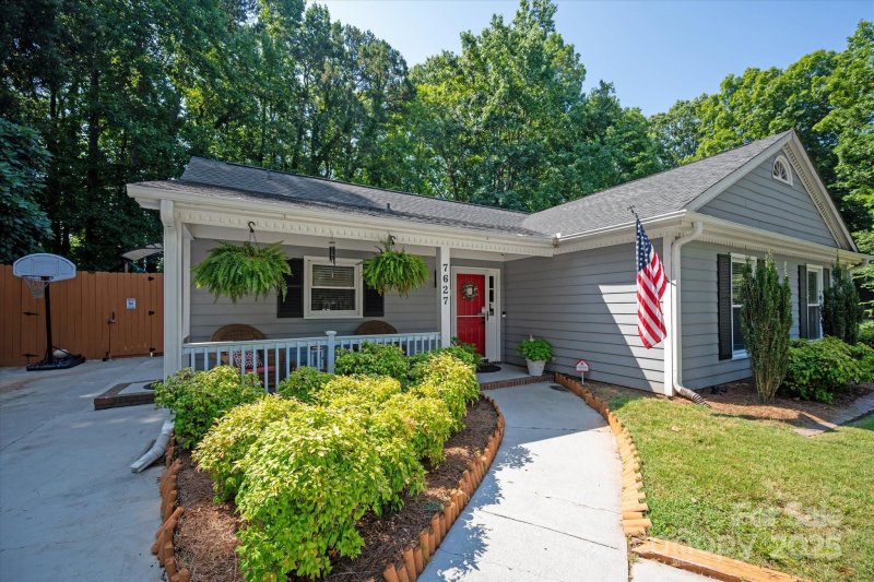 Property image 2 at 7627 Walnut Wood Drive, Charlotte, NC 28227