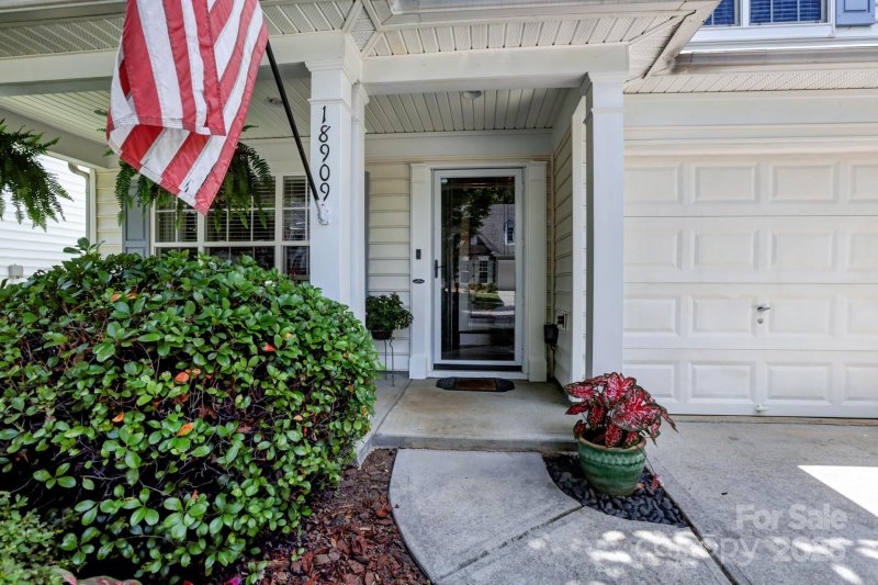 Property image 2 at 18909 Victoria Bay Drive, Cornelius, NC 28031