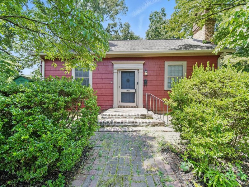 Property image 2 of 105 Edgewood Circle in Historic District, Concord, NC 28025