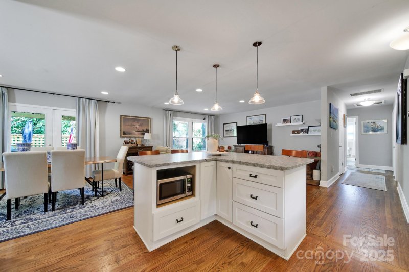 Property image 3 at 7523 Thorncliff Drive, Charlotte, NC 28210