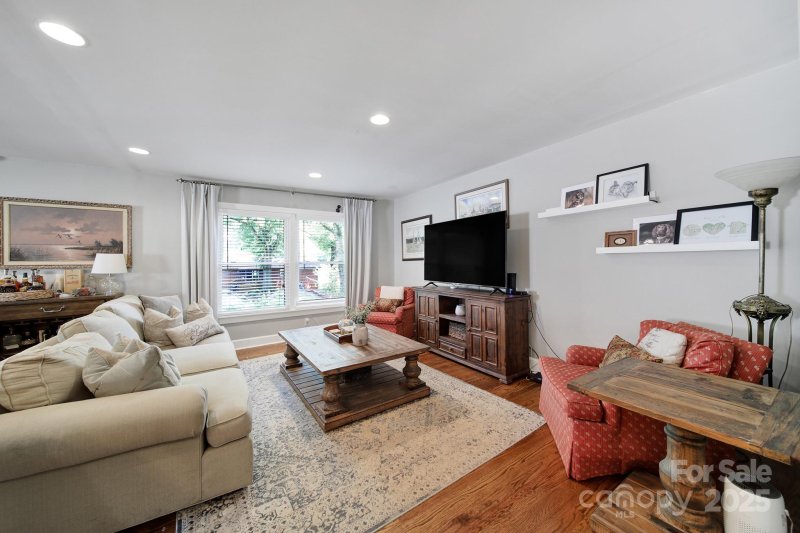 Property image 4 at 7523 Thorncliff Drive, Charlotte, NC 28210