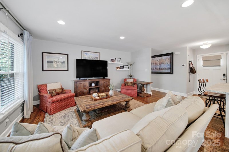 Property image 5 at 7523 Thorncliff Drive, Charlotte, NC 28210