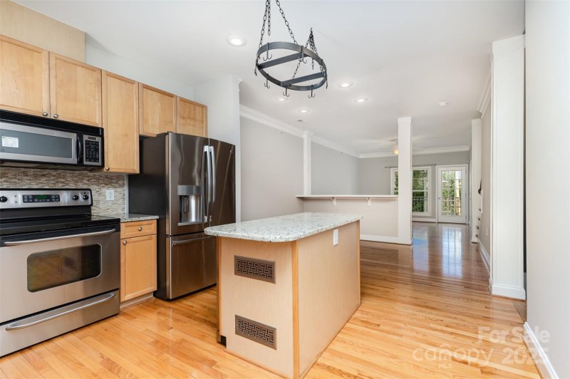 Property image 3 of 769 Grandin Road in Wesley Heights, Charlotte, NC 28208