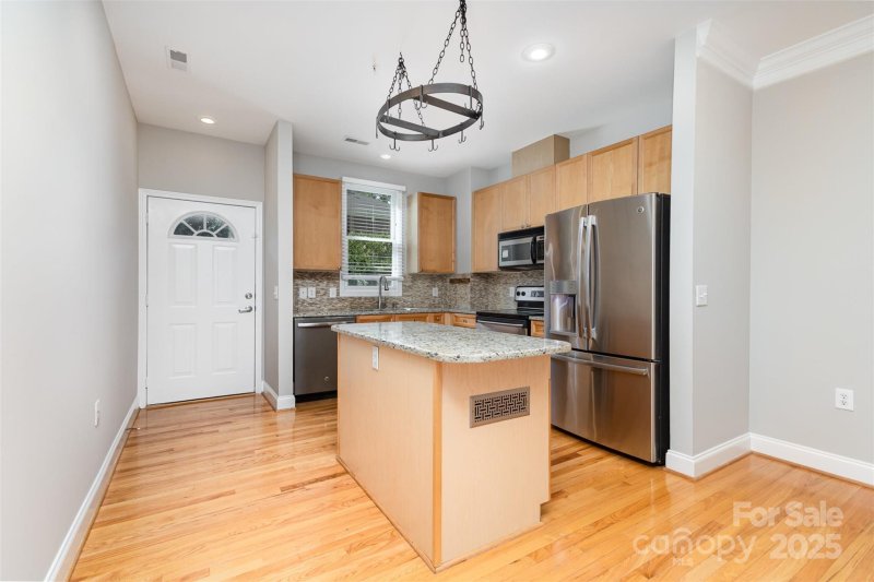 Property image 4 of 769 Grandin Road in Wesley Heights, Charlotte, NC 28208