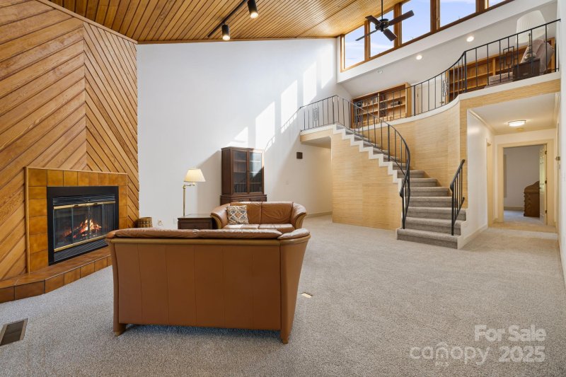 Property image 2 of 25 Westridge Court in Westridge, Hendersonville, NC 28791