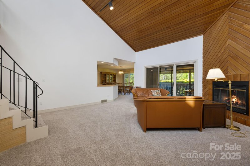 Property image 4 of 25 Westridge Court in Westridge, Hendersonville, NC 28791