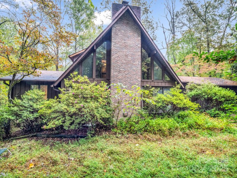 Property image 2 of 421 Chickadee Lane in Illahee Hills, Brevard, NC 28712