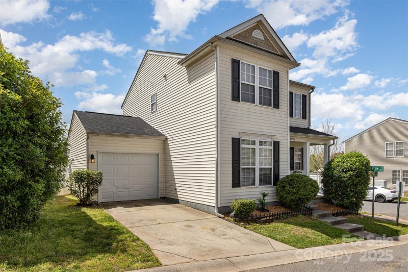 Property image 2 of 8424 Spirea Court in Kingstree, Charlotte, NC 28215