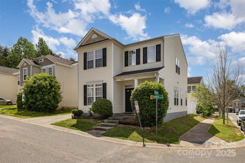 Property image 4 of 8424 Spirea Court in Kingstree, Charlotte, NC 28215