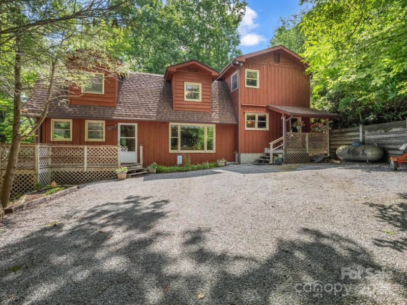 Fairview Forest Estates, Fairview Community