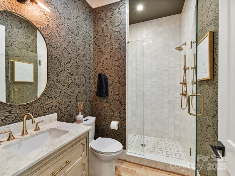 Property image 5 at 615 Melbourne Court, Charlotte, NC 28209