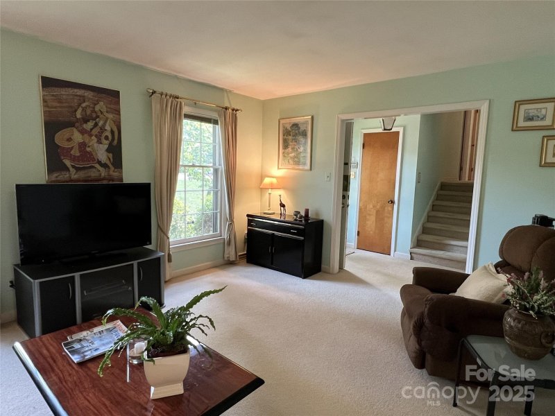 Property image 3 of 5938 Sharon Road in Beverly Woods, Charlotte, NC 28210